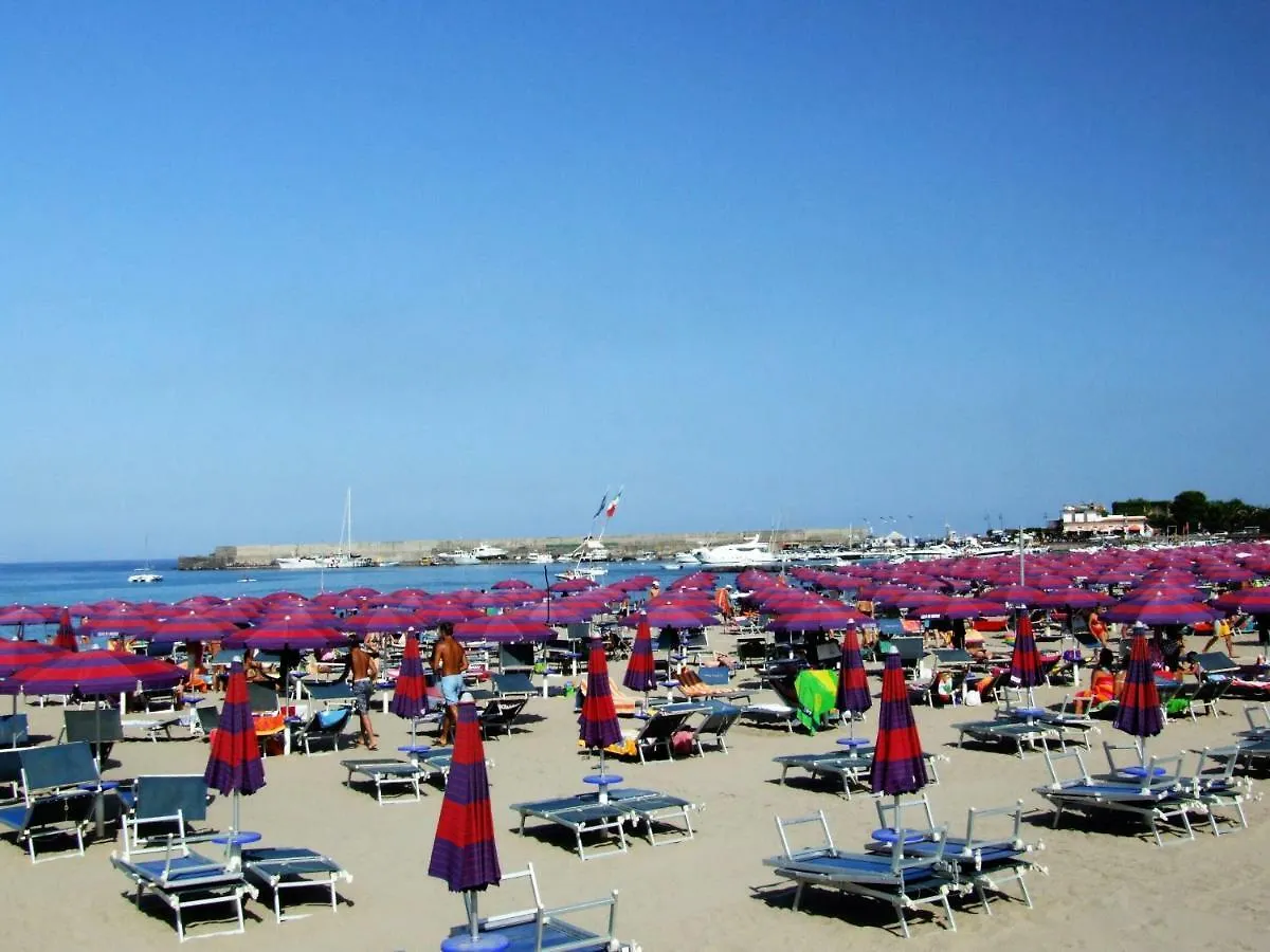 Apartmán La Mansarda Giardini Naxos Itálie